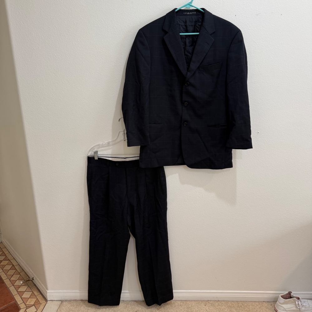 Hugo Boss Mens Navy Windowpane 100% Virgin Wool 3-Button Suit 40S USA Made